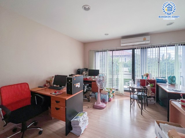 *****ทาวน์โฮมมือสองย่านนนทบุรีฯ ม.บ้านกลางเมือง รัตนาธิเบศร์ เนื้อที่กว้าง 18.10 ตร.ว. บ้านสไตล์ home office หน้าบ้านไม่ชนกับใคร พร้อมฟังก์ชัน 3 ห้องนอน 3 ห้องน้ำ ที่จอดรถ 2 คัน บนทำเลแห่งการเดินทาง ใกล้รถไฟฟ้าสายสีม่วง "สถานีบางกระสอ" และทางด่วน "ศรีรัช"